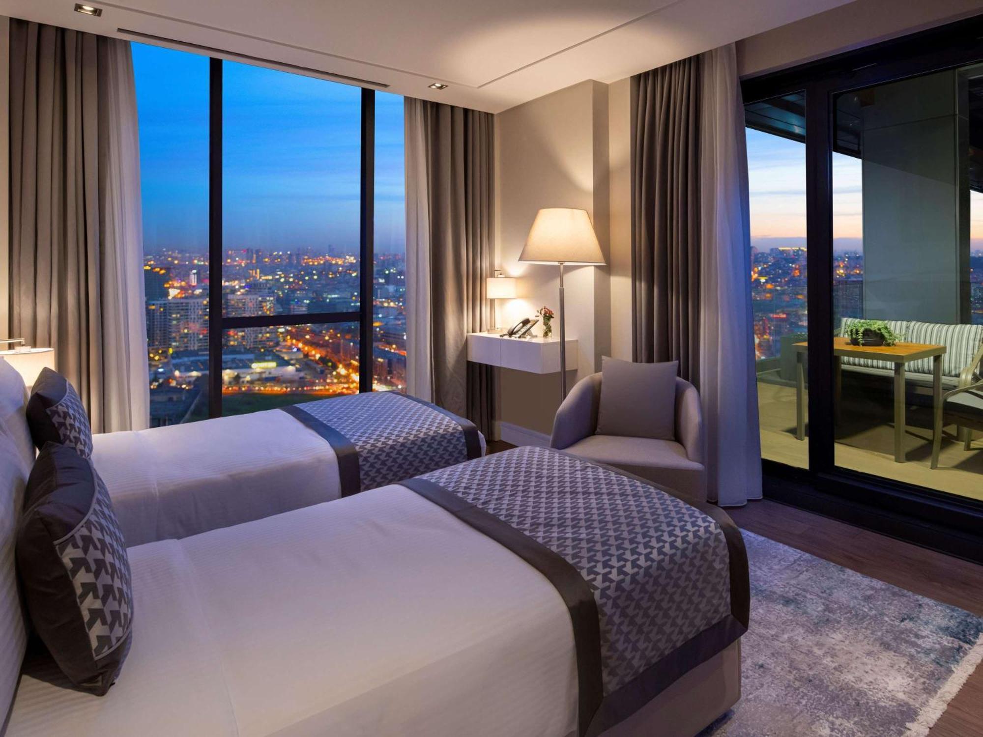 Hotel Movenpick Living Istanbul West Exterior foto Deluxe Room