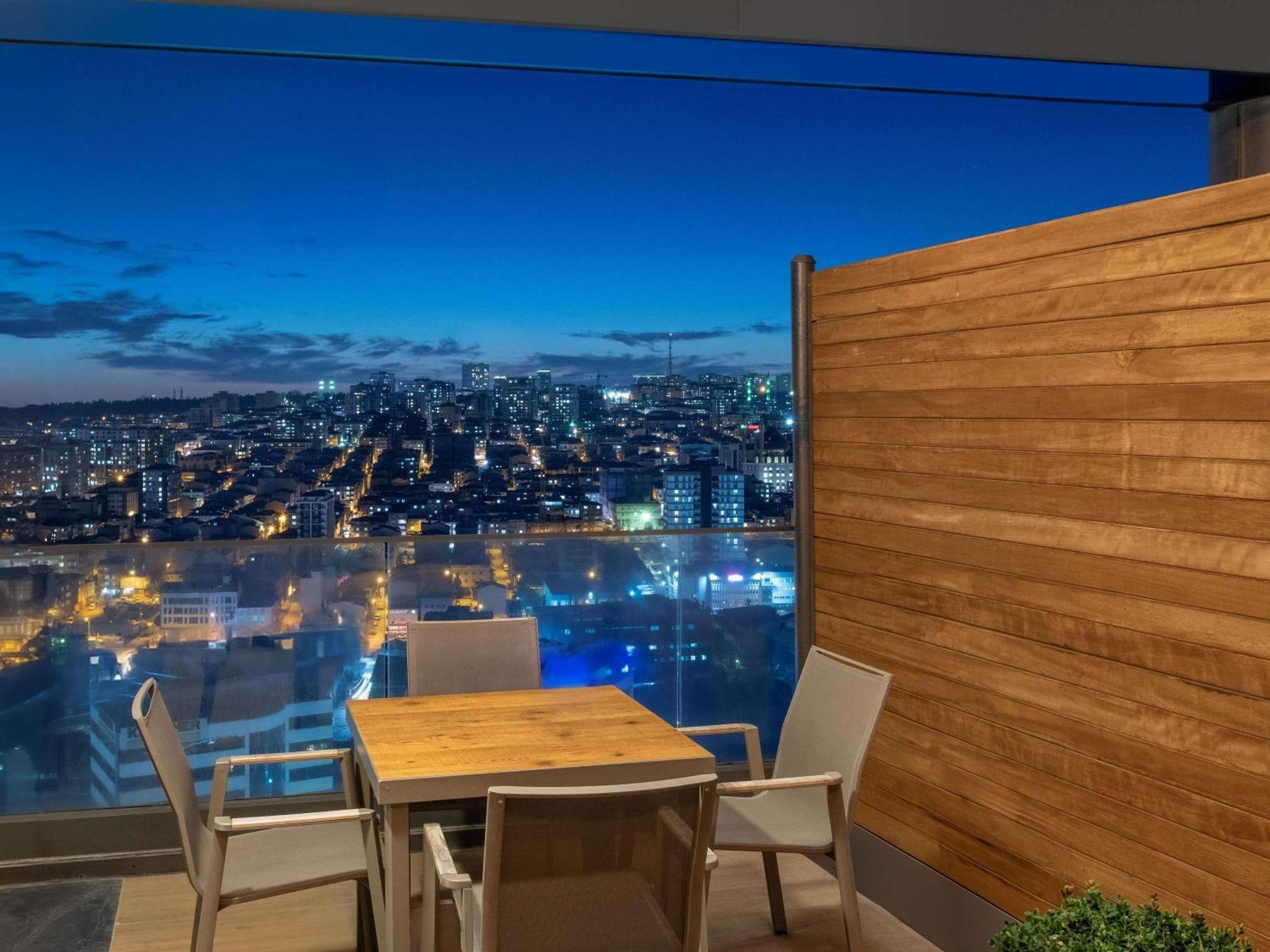 Hotel Movenpick Living Istanbul West Exterior foto