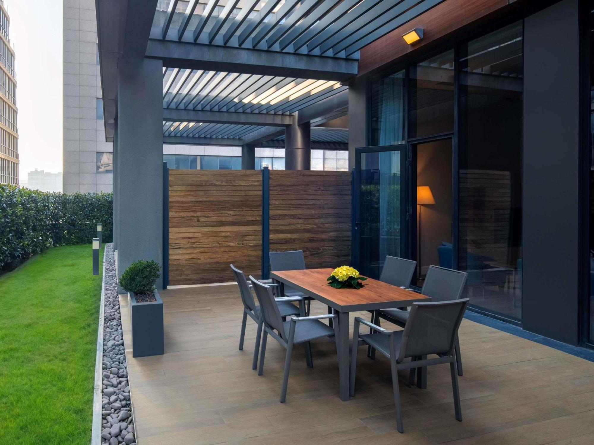 Hotel Movenpick Living Istanbul West Exterior foto